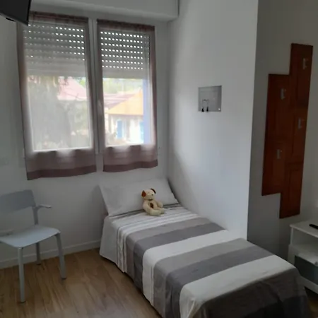 The Blue Nest - Red Near 5 Terre Apartment